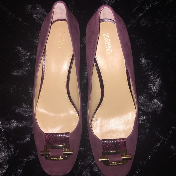 MICHAEL KORS MID PUMP - Picture 2 of 5